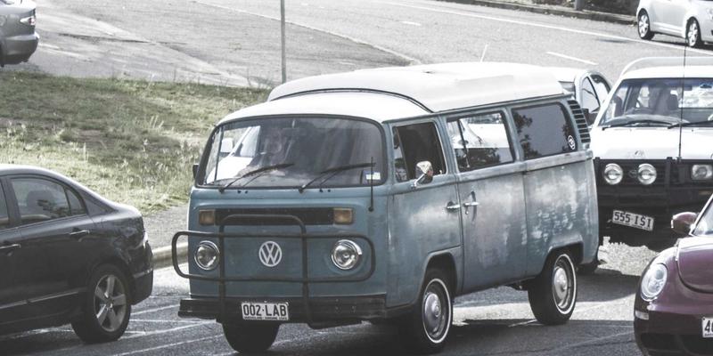 数字化转型关键抉择：企业IT外包服务与自建团队的优劣对比与最佳解决方案